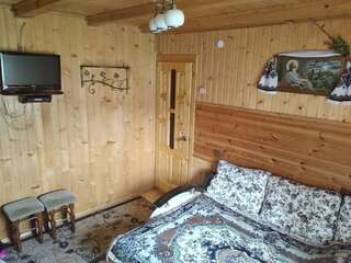 Гостевой дом Na Zarichniy Микуличин Шале с двумя спальнями-17
